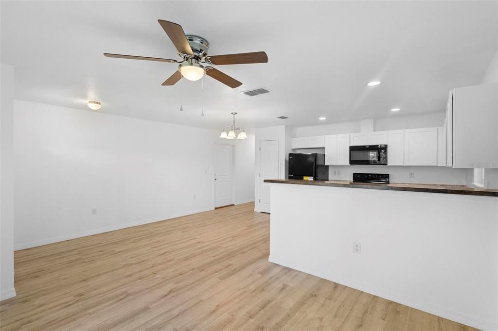 Active With Contract: $269,900 (3 beds, 2 baths, 1137 Square Feet)