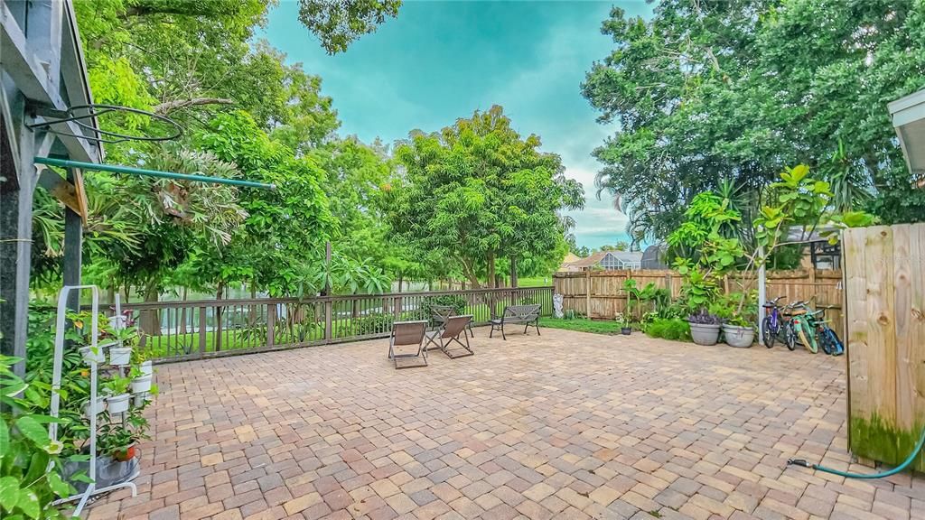 For Sale: $579,990 (5 beds, 2 baths, 2851 Square Feet)