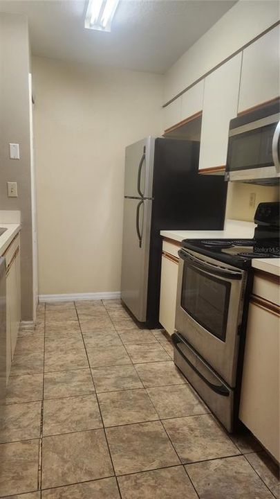 For Rent: $1,900 (3 beds, 2 baths, 1287 Square Feet)