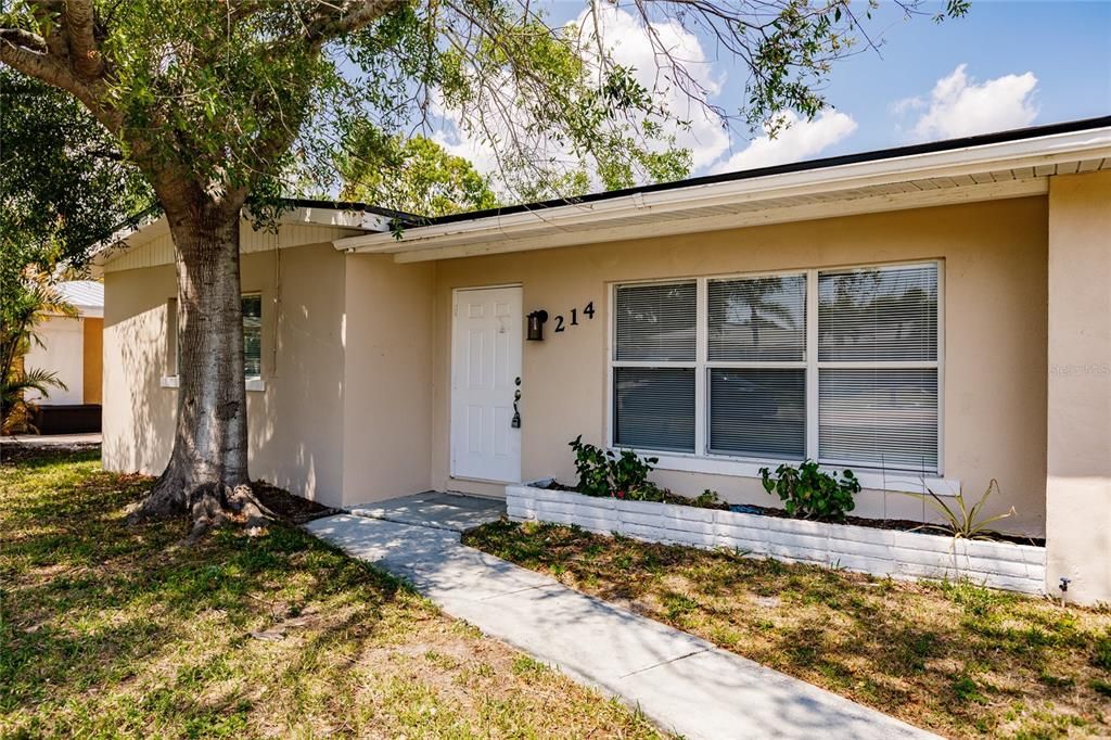For Sale: $359,900 (4 beds, 2 baths, 1450 Square Feet)