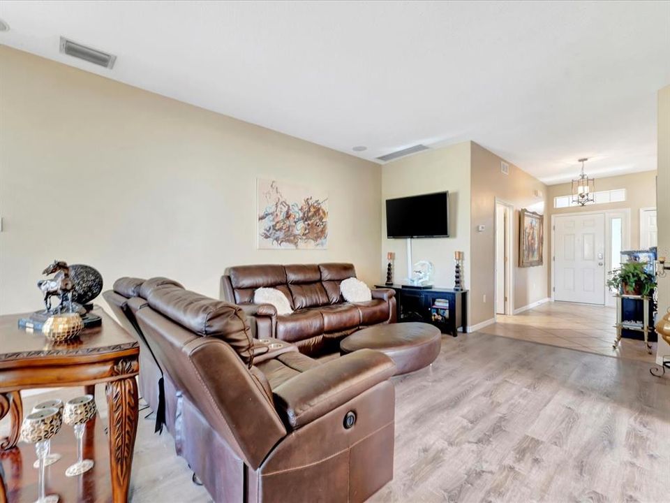 For Sale: $460,000 (3 beds, 2 baths, 1782 Square Feet)