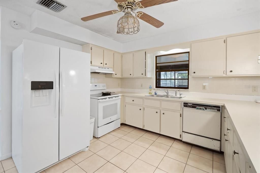 For Sale: $325,000 (3 beds, 2 baths, 1541 Square Feet)