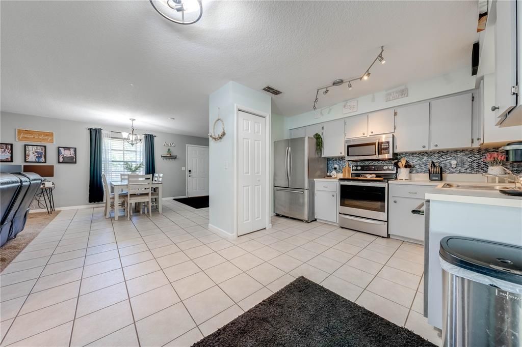 For Sale: $369,900 (3 beds, 2 baths, 1352 Square Feet)