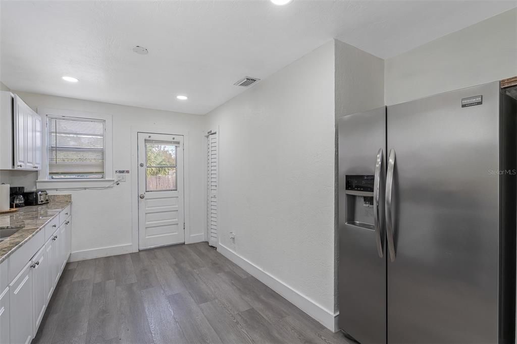 For Sale: $420,000 (2 beds, 1 baths, 677 Square Feet)