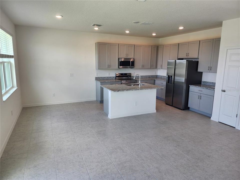For Rent: $2,095 (3 beds, 2 baths, 1520 Square Feet)