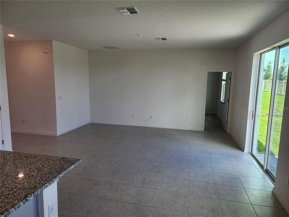 For Rent: $2,095 (3 beds, 2 baths, 1520 Square Feet)