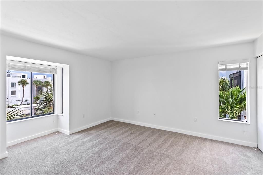 Active With Contract: $499,000 (2 beds, 2 baths, 1327 Square Feet)