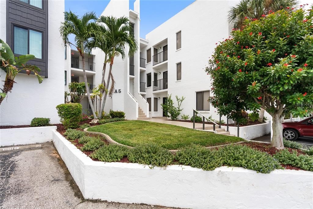 Active With Contract: $499,000 (2 beds, 2 baths, 1327 Square Feet)