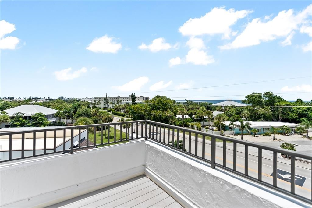 Active With Contract: $499,000 (2 beds, 2 baths, 1327 Square Feet)