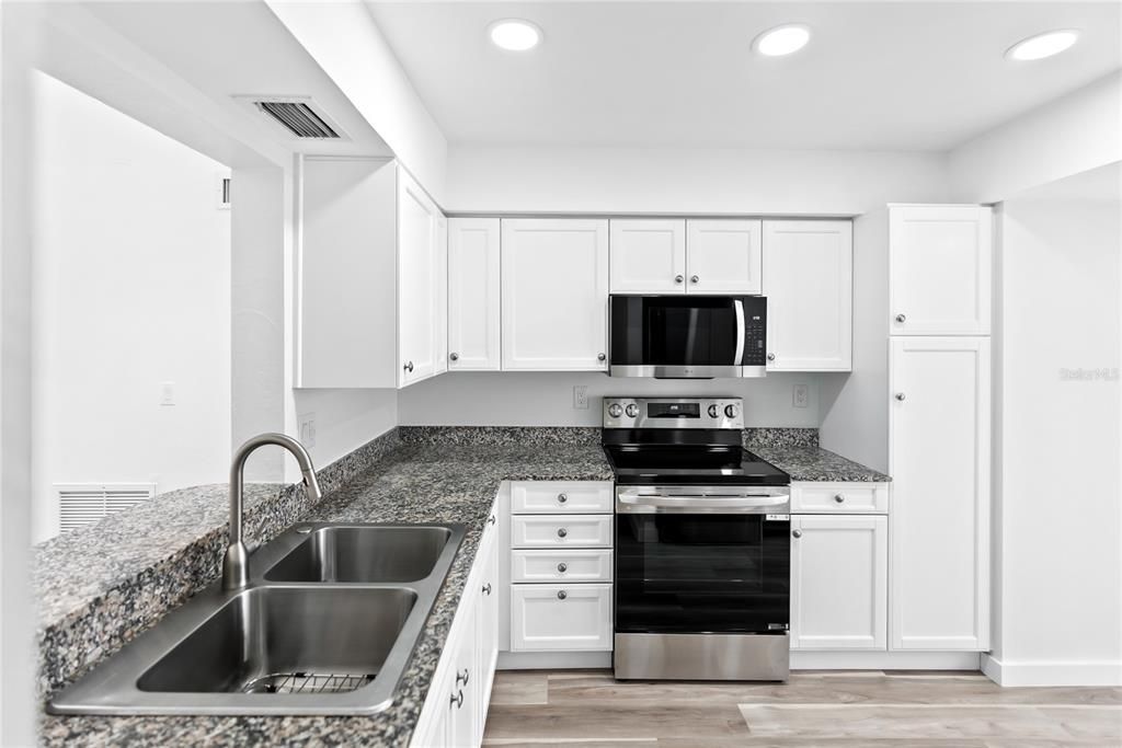 Active With Contract: $499,000 (2 beds, 2 baths, 1327 Square Feet)