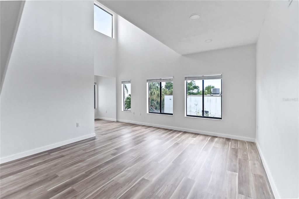 Active With Contract: $499,000 (2 beds, 2 baths, 1327 Square Feet)