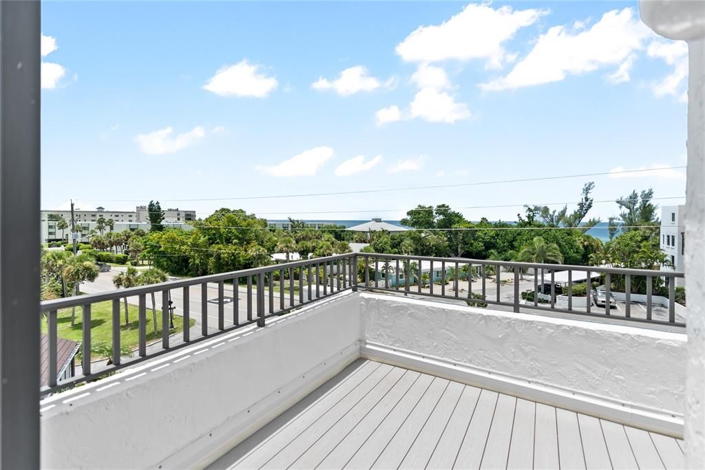 Active With Contract: $499,000 (2 beds, 2 baths, 1327 Square Feet)