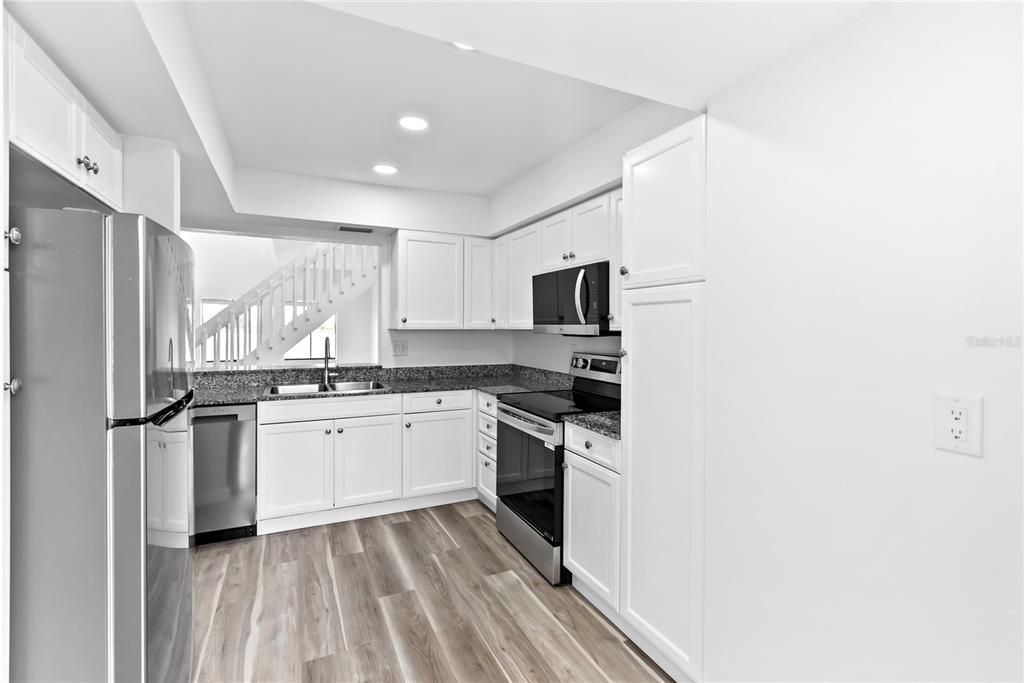 Active With Contract: $499,000 (2 beds, 2 baths, 1327 Square Feet)