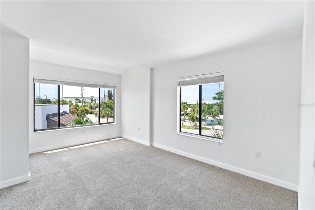 Active With Contract: $499,000 (2 beds, 2 baths, 1327 Square Feet)