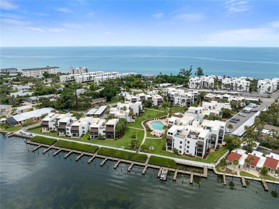 Active With Contract: $499,000 (2 beds, 2 baths, 1327 Square Feet)