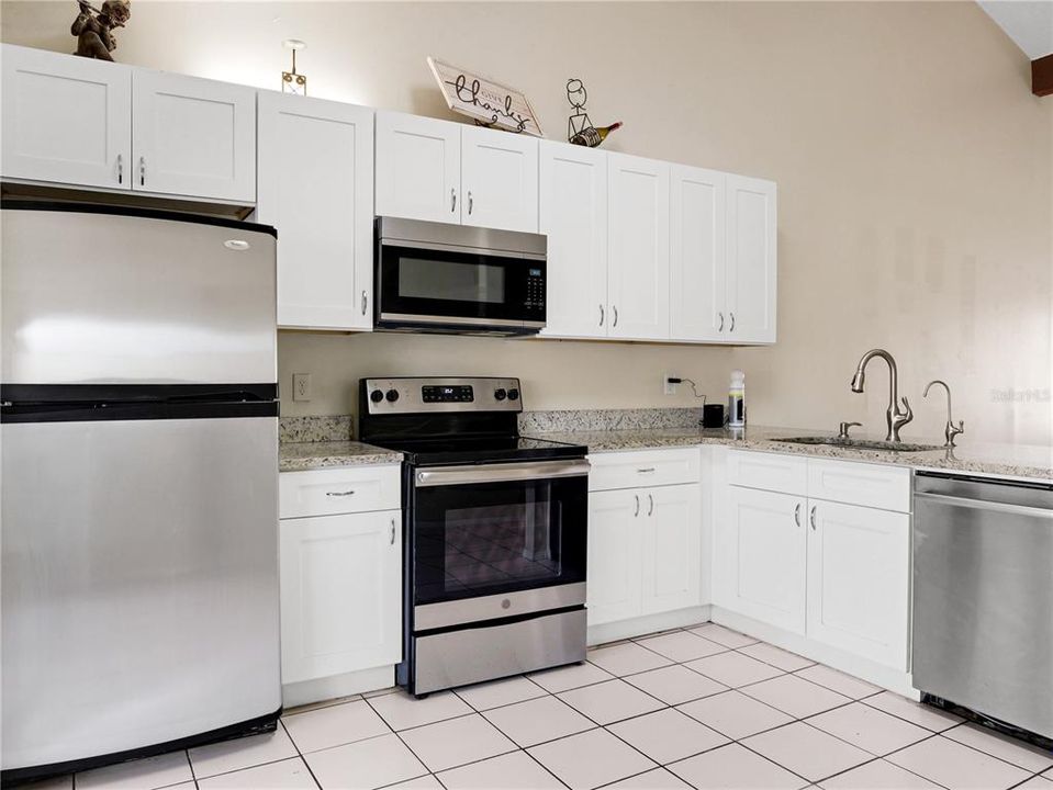 For Sale: $244,900 (2 beds, 1 baths, 922 Square Feet)
