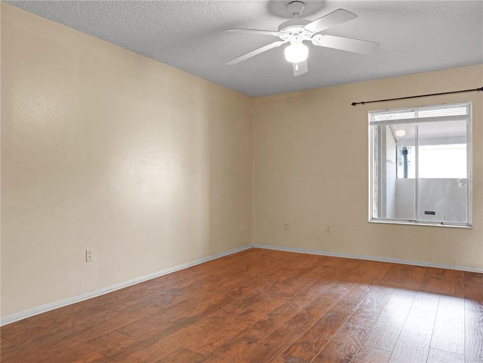 For Sale: $244,900 (2 beds, 1 baths, 922 Square Feet)