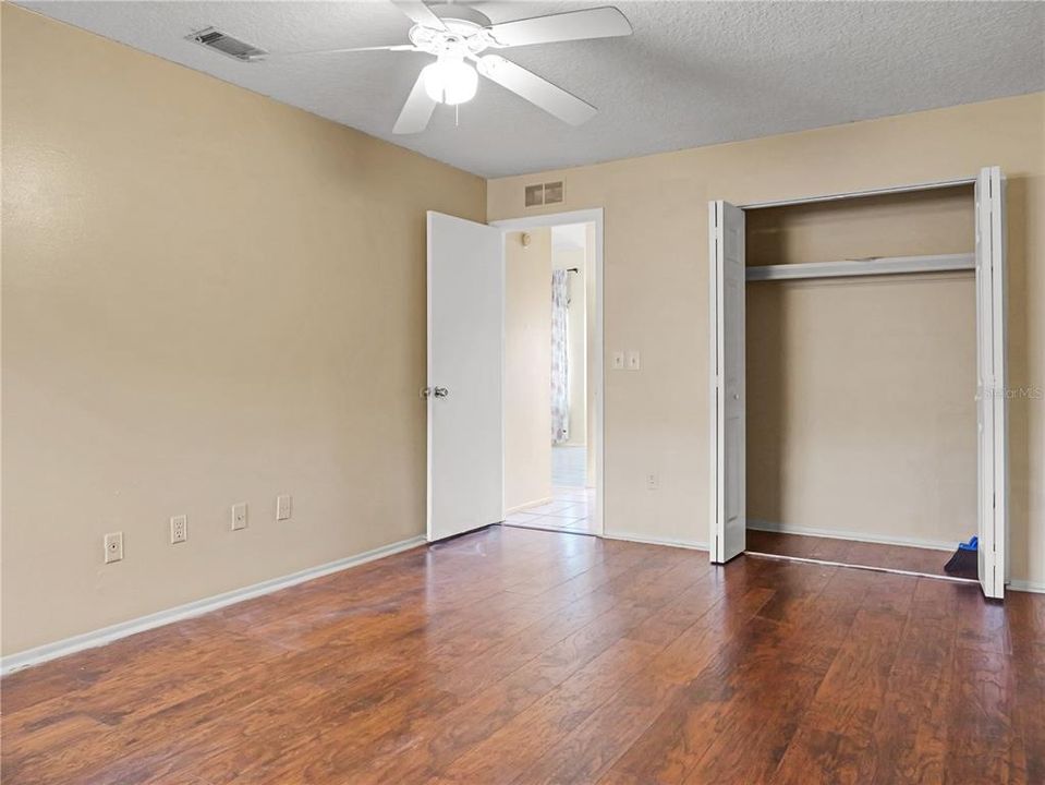 For Sale: $244,900 (2 beds, 1 baths, 922 Square Feet)