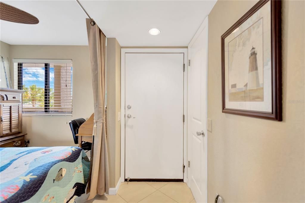 Moving towards main door you will notice to your left additional space which can be a den/office/extra bedroom ~~ your choice.