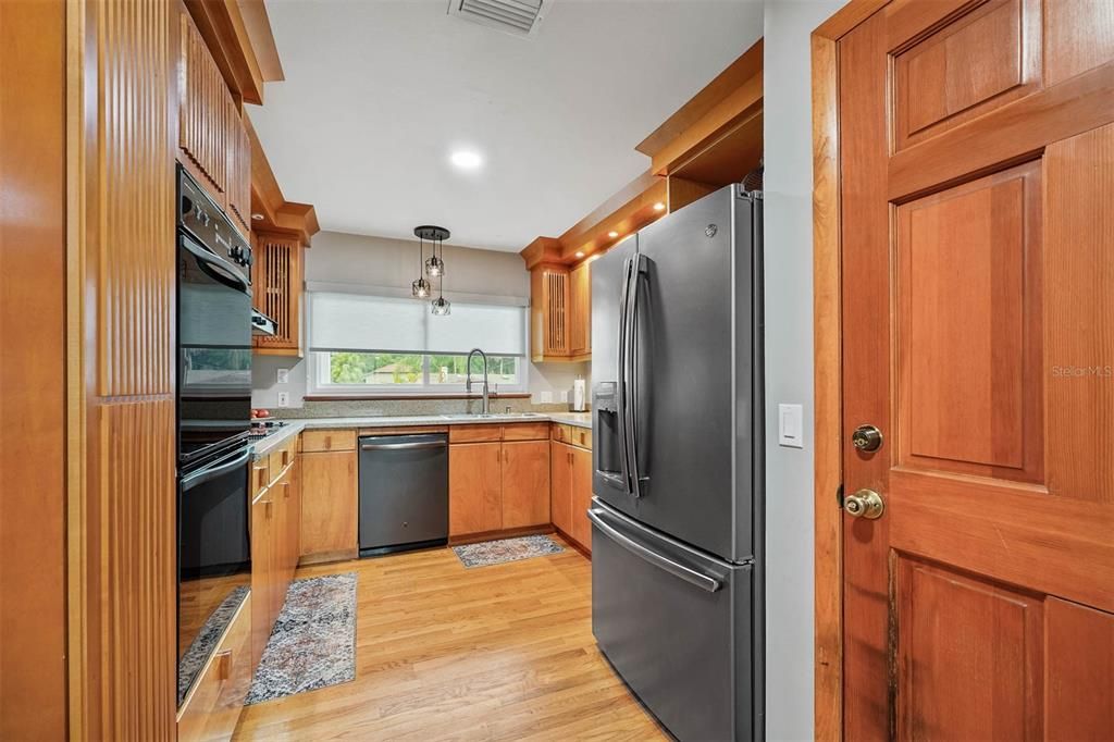 2 in wall ovens. One oven is convection One is conventional oven. LED lighting. Full sized custom built spice cabinet  Kitchen 9'10" X 13'6"