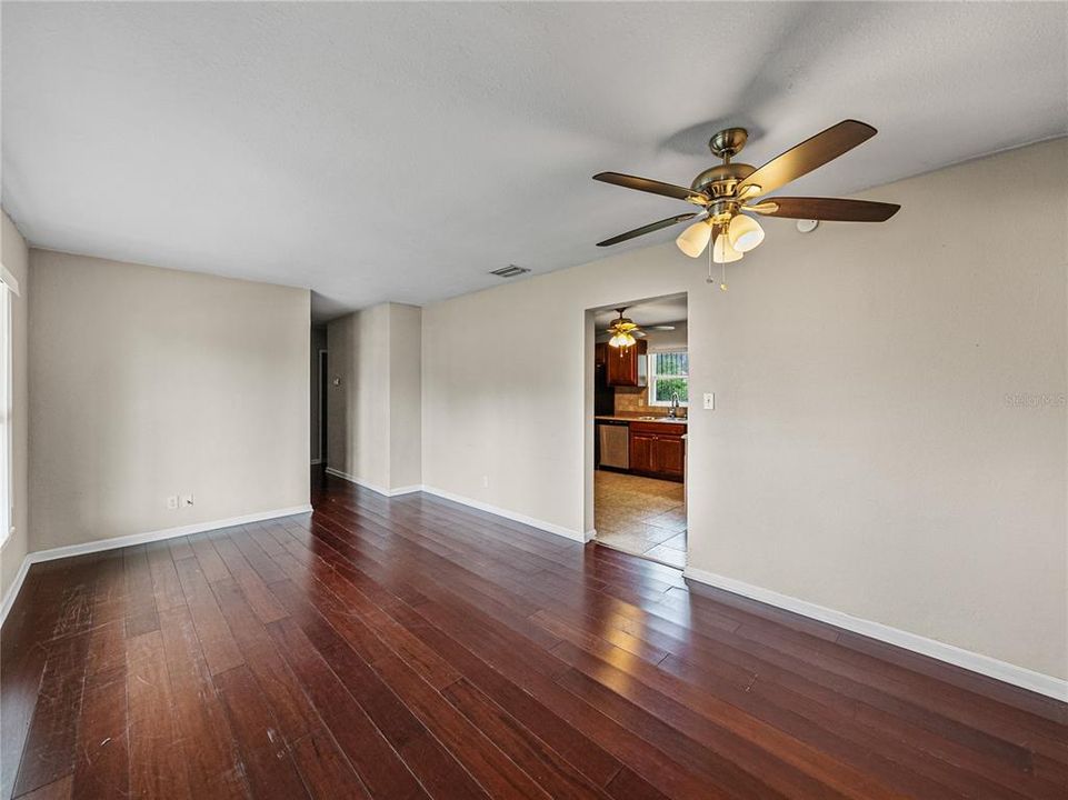 For Sale: $229,000 (3 beds, 1 baths, 1030 Square Feet)