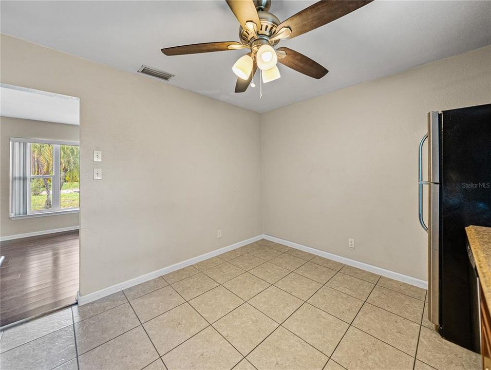 Active With Contract: $229,000 (3 beds, 1 baths, 1030 Square Feet)
