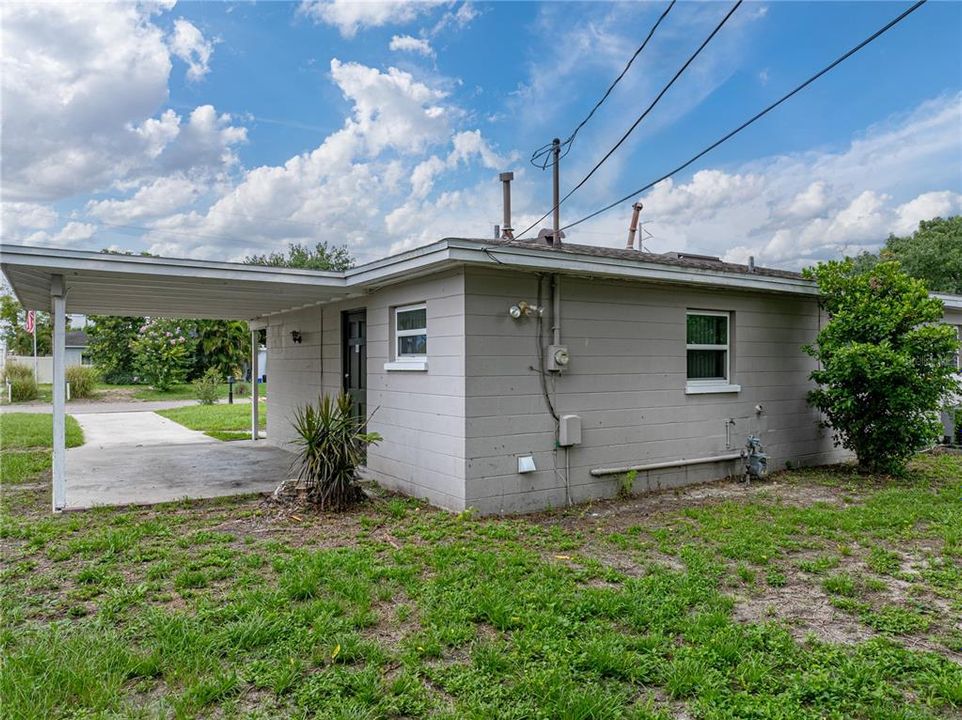 Active With Contract: $229,000 (3 beds, 1 baths, 1030 Square Feet)