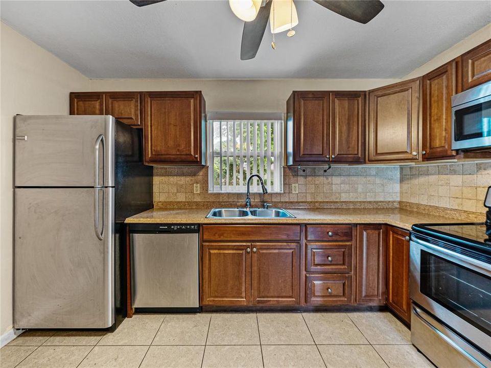 For Sale: $229,000 (3 beds, 1 baths, 1030 Square Feet)