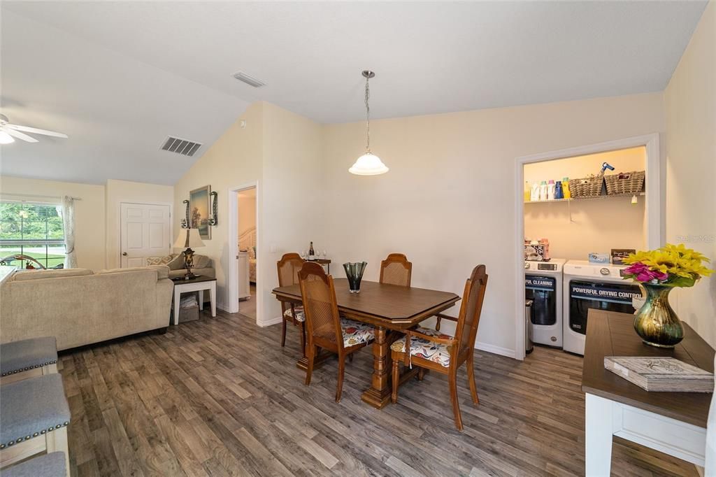 For Sale: $279,900 (3 beds, 2 baths, 1400 Square Feet)