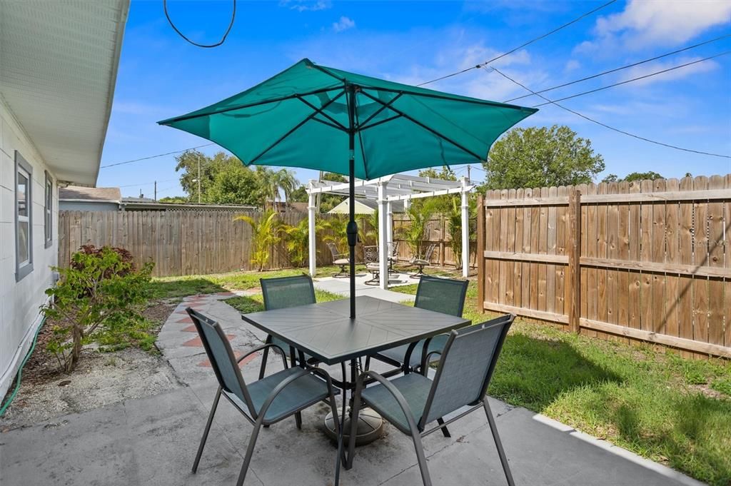 For Sale: $399,900 (3 beds, 2 baths, 1276 Square Feet)