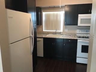 For Sale: $174,900 (2 beds, 2 baths, 979 Square Feet)