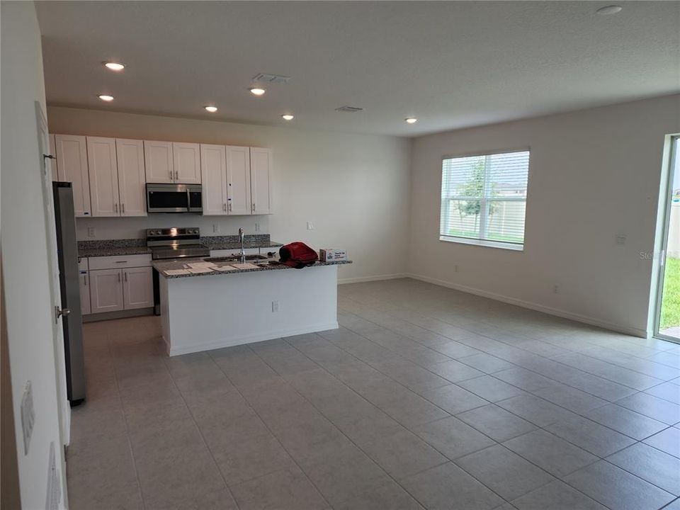 For Rent: $2,195 (4 beds, 2 baths, 1776 Square Feet)