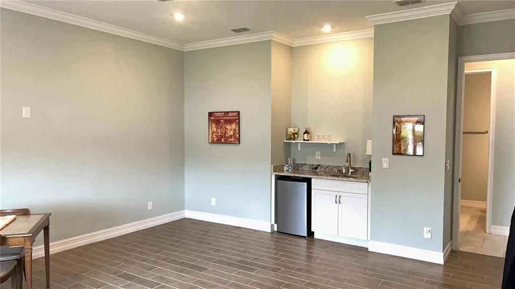 Hallway to Masterbath