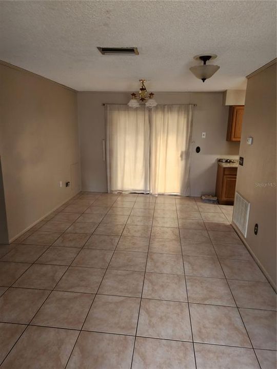 For Rent: $2,100 (4 beds, 2 baths, 1500 Square Feet)