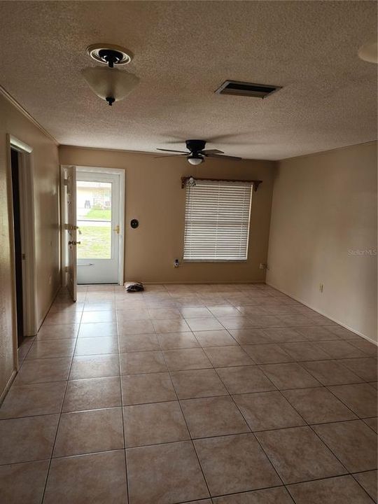 For Rent: $2,100 (4 beds, 2 baths, 1500 Square Feet)