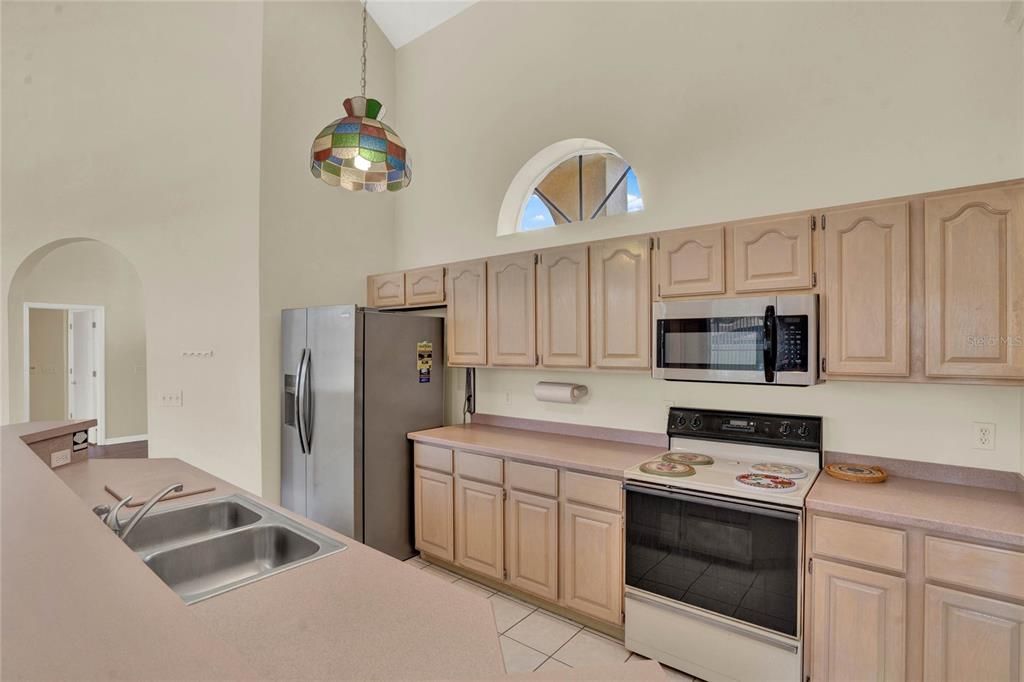 Active With Contract: $535,900 (4 beds, 2 baths, 2163 Square Feet)