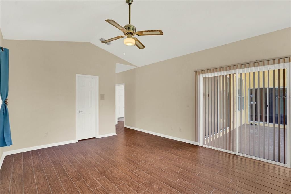 Active With Contract: $535,900 (4 beds, 2 baths, 2163 Square Feet)