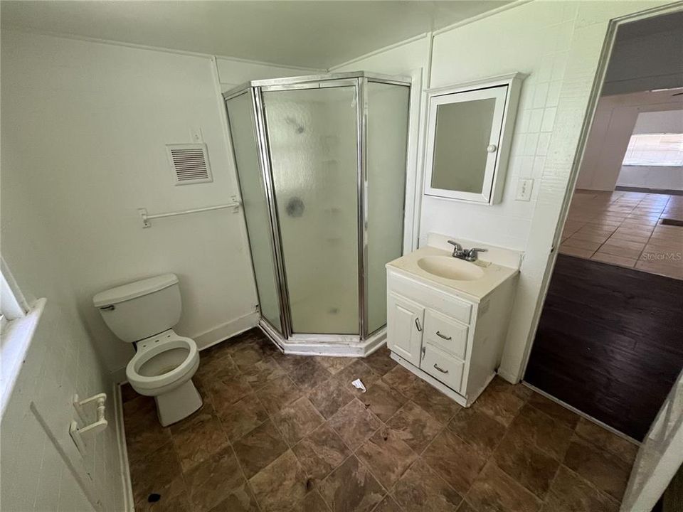 For Sale: $174,000 (2 beds, 1 baths, 780 Square Feet)