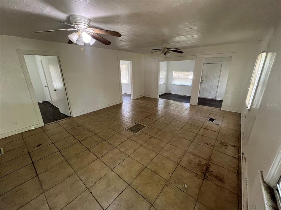 For Sale: $174,000 (2 beds, 1 baths, 780 Square Feet)