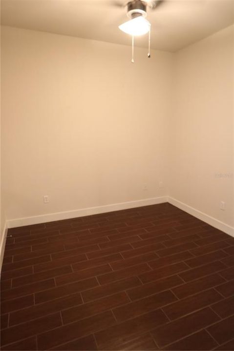 For Rent: $2,400 (2 beds, 1 baths, 1033 Square Feet)