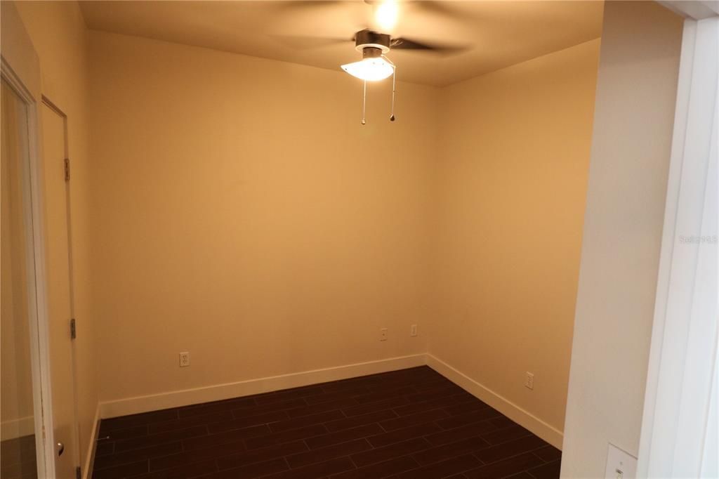 For Rent: $2,400 (2 beds, 1 baths, 1033 Square Feet)