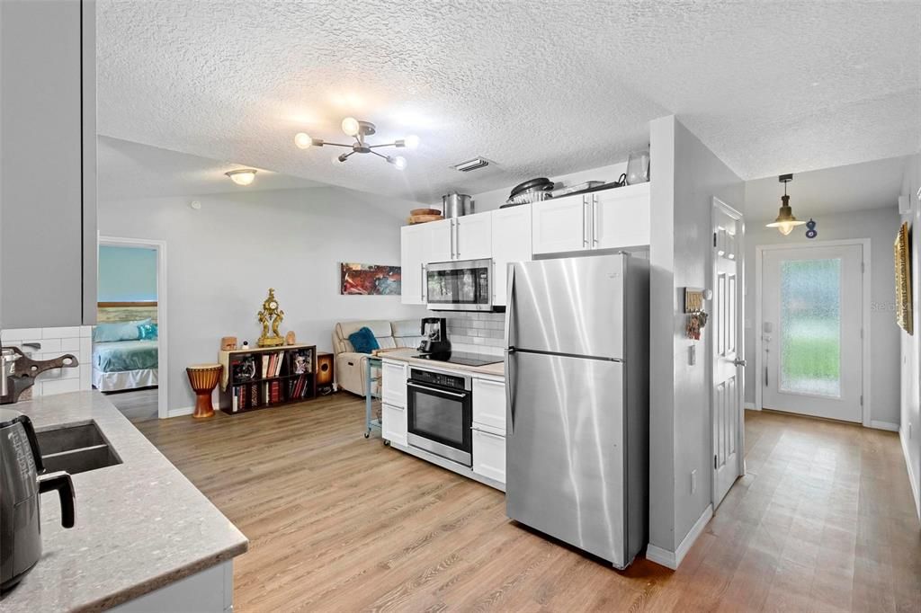 For Sale: $359,000 (3 beds, 2 baths, 1391 Square Feet)
