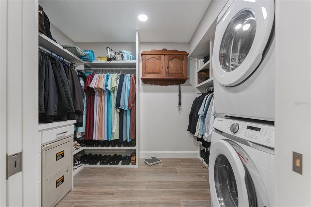 walk-in closet with extra washer dryer