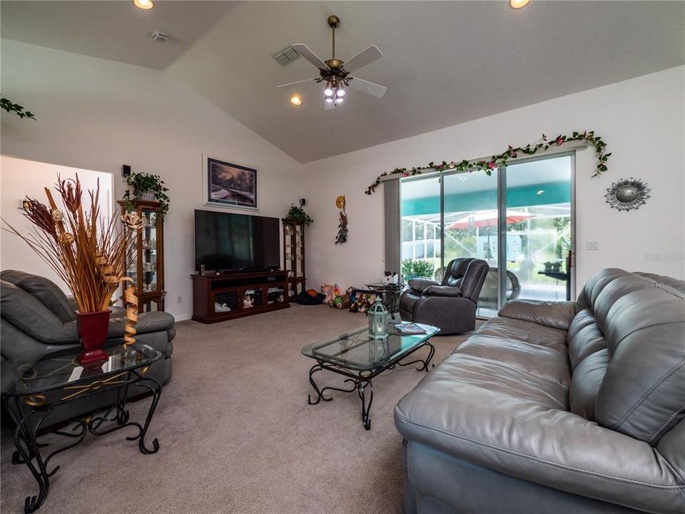 For Sale: $389,900 (3 beds, 2 baths, 2048 Square Feet)