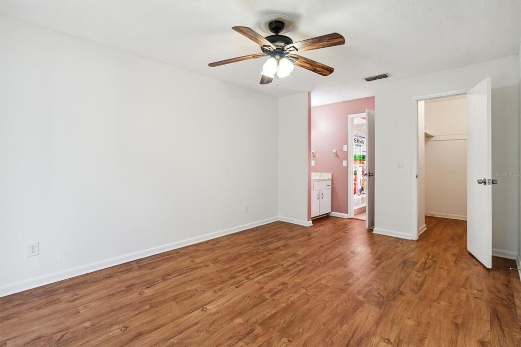 For Sale: $269,900 (3 beds, 2 baths, 1317 Square Feet)