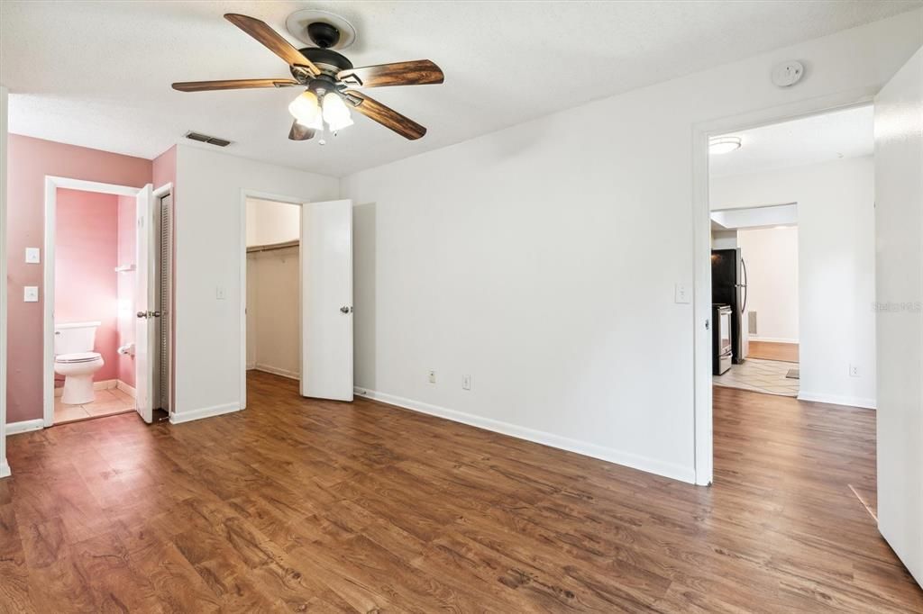 For Sale: $269,900 (3 beds, 2 baths, 1317 Square Feet)