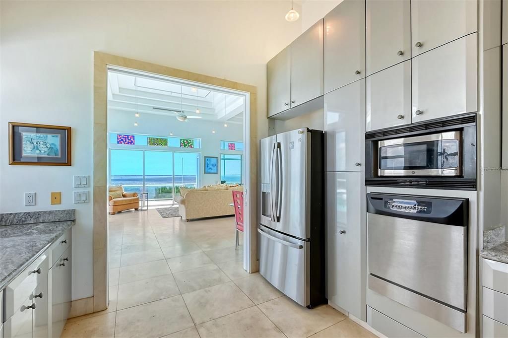 For Sale: $6,900,000 (5 beds, 5 baths, 6000 Square Feet)