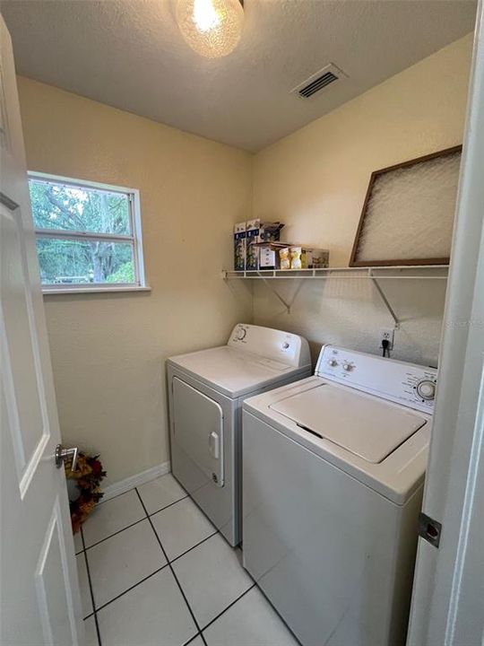 For Sale: $265,000 (1 beds, 1 baths, 983 Square Feet)