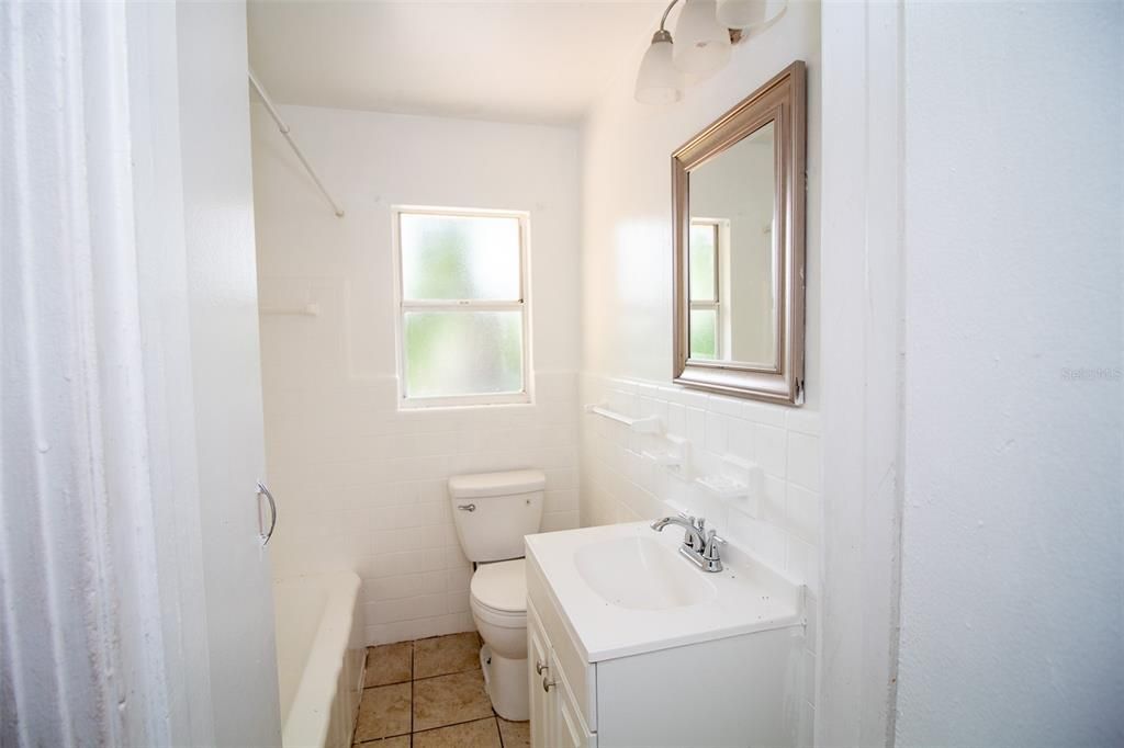 For Sale: $219,000 (2 beds, 1 baths, 942 Square Feet)