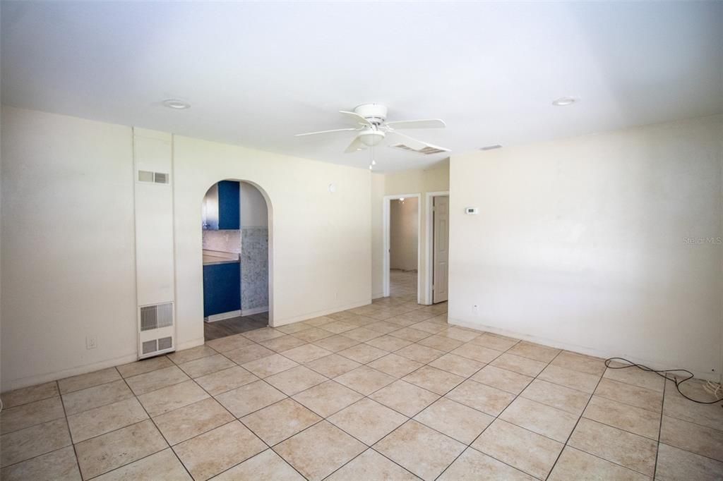 For Sale: $219,000 (2 beds, 1 baths, 942 Square Feet)